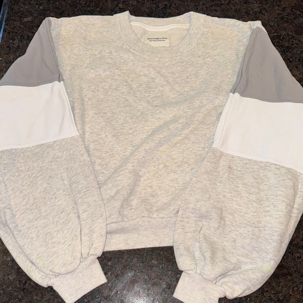 Abercrombie great  and White Sweatshirt